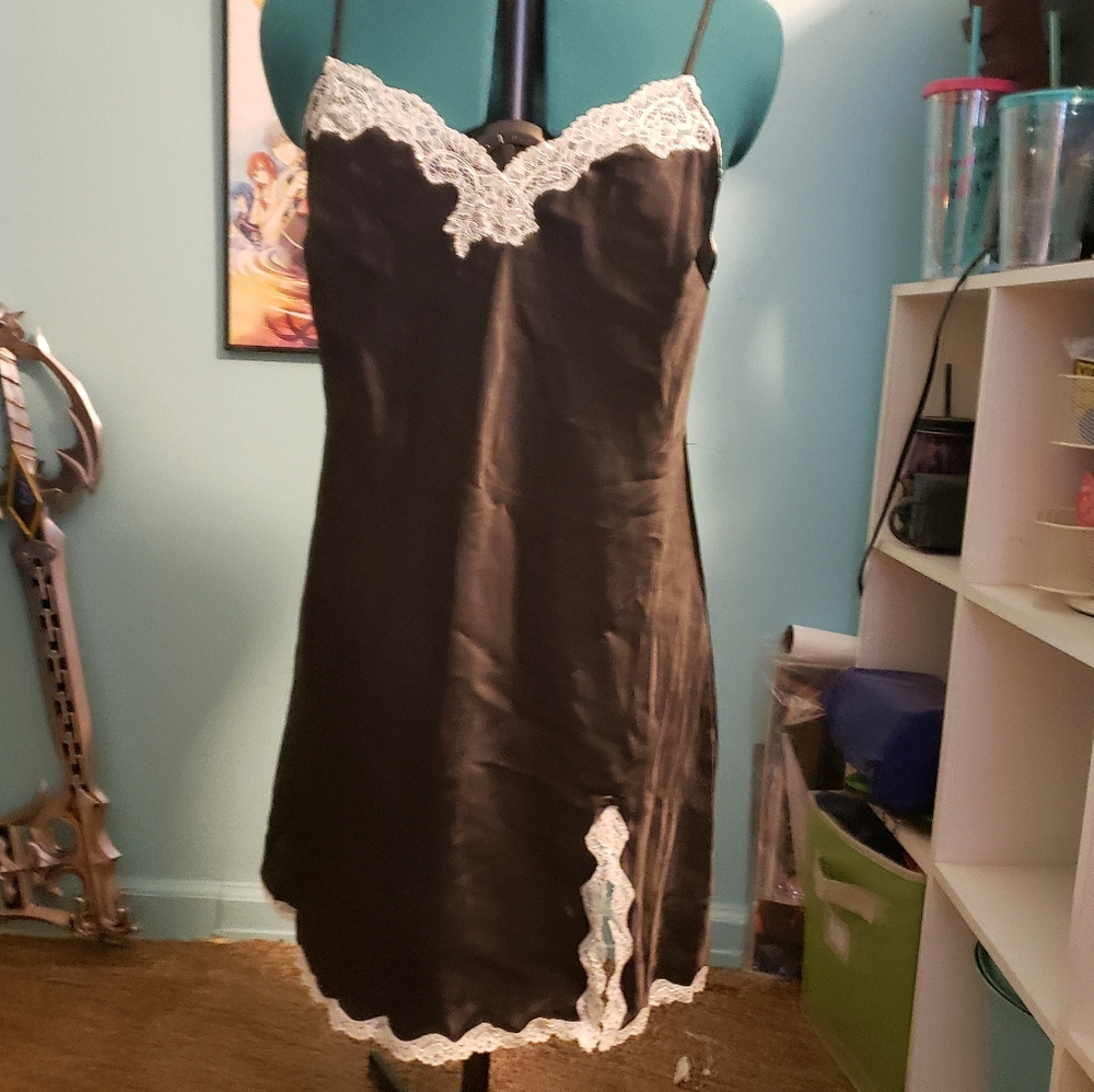 ❤MOVING SALE❤ VICTORIA SECRETS SLIP